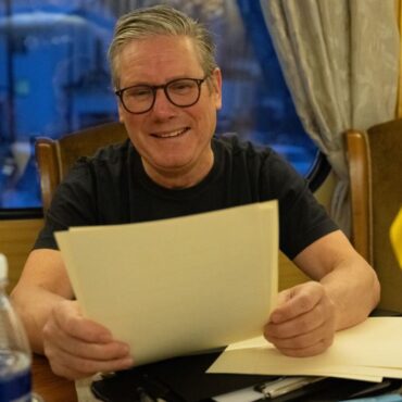 Starmer makes surprise visit to Kyiv to sign 100-year deal
