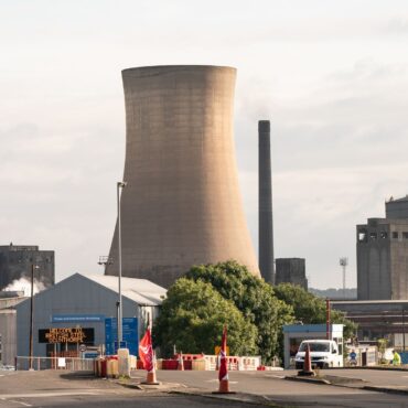 Thousands of jobs at risk as British Steel consults unions over closure