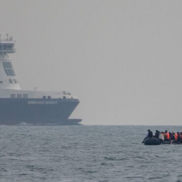 Migrant dies trying to cross English Channel