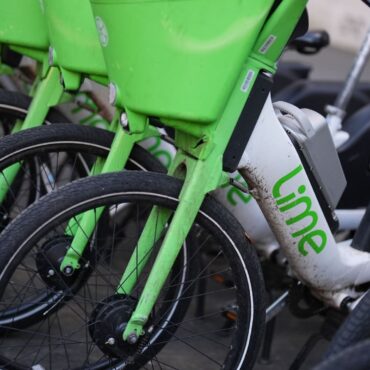 Non-folding e-bikes banned on London trains
