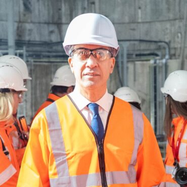 ‘British people don’t want culture war on climate’ says Miliband as cuts to GB Energy ruled out