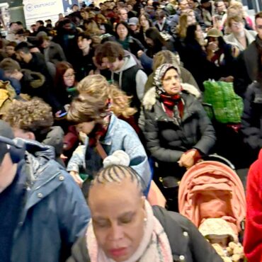 Bomb defused after forcing rail shutdown and Eurostar chaos
