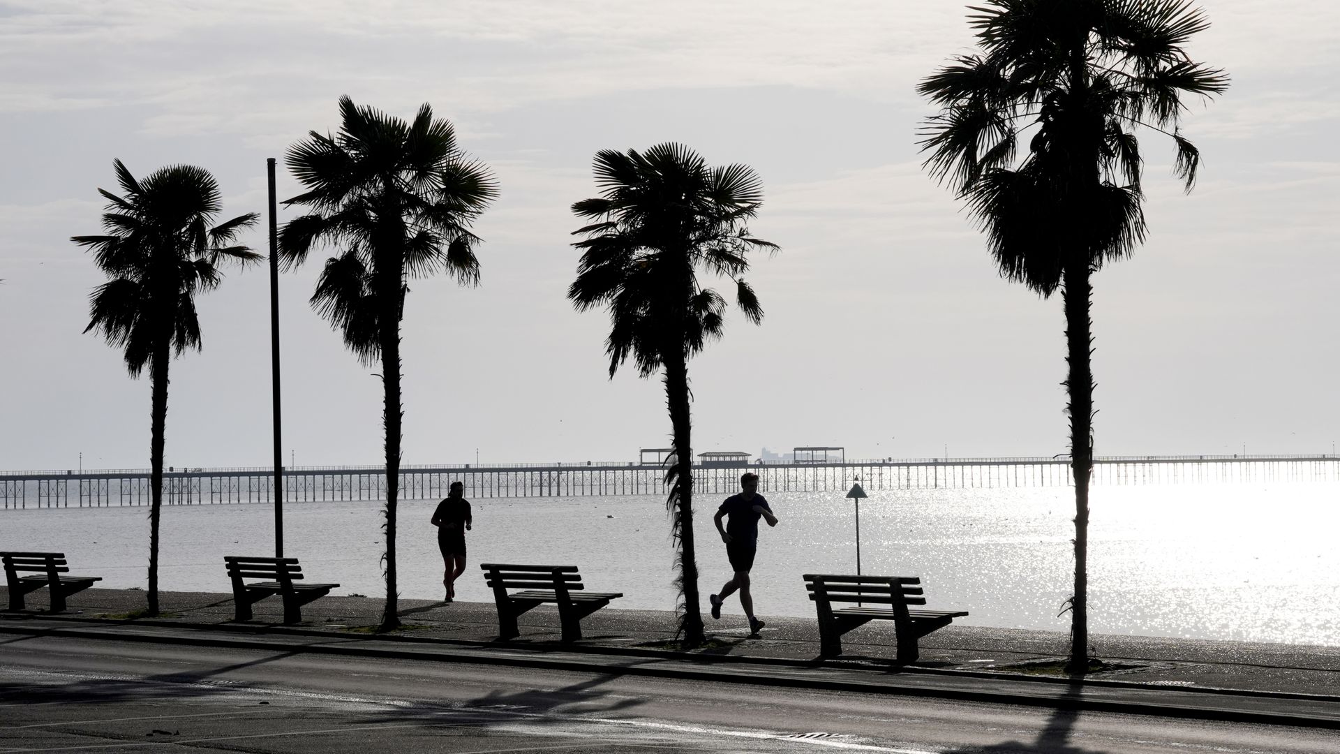 Warm weekend brings 20C temperatures to UK – hotter than Spain and Italy