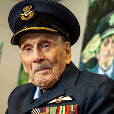 The last surviving Battle of Britain pilot dies aged 105