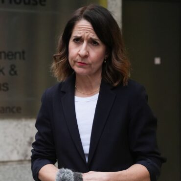 Ministers ‘determined to fix broken benefits system’ – as welfare cuts expected
