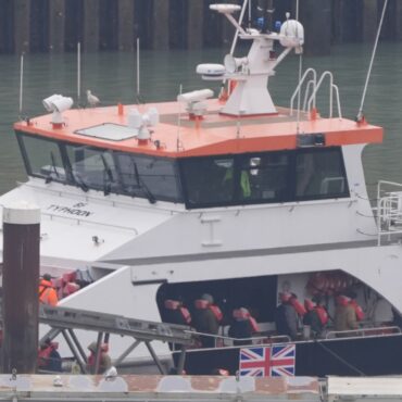 Government considering sending failed asylum seekers to overseas ‘migrant hubs’