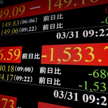 Stock markets tumble as Trump tariffs loom