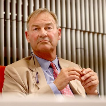 Lowe ‘keeping options open’ after ousting by Reform UK
