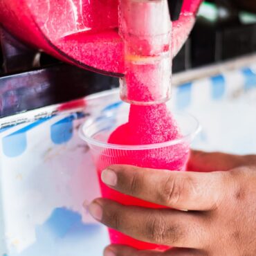 Children under eight ‘should avoid drinking slushies’