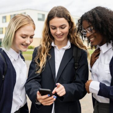 Call for smartphone ban in Welsh schools rejected by Senedd committee