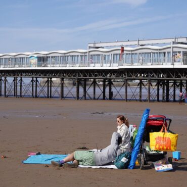 Parts of UK set to be hotter than Greece and Spain as spring sunshine continues