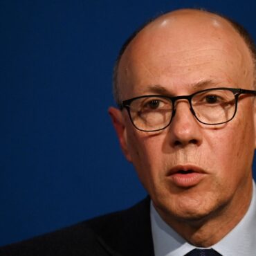NHS England’s national medical director steps down