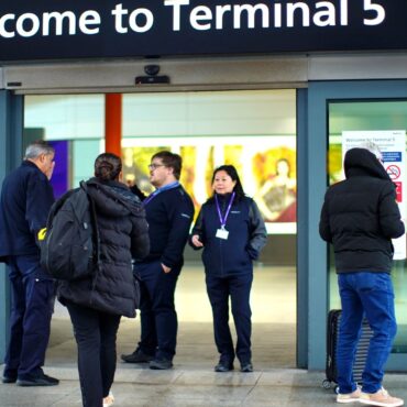 What we know about Heathrow closure as flights grounded