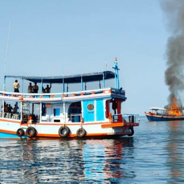 British woman missing in Thailand after fire breaks out on diving boat