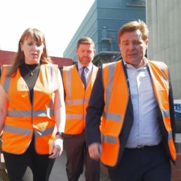 End ‘misery and disruption’ and accept pay deal, Rayner tells striking bin workers
