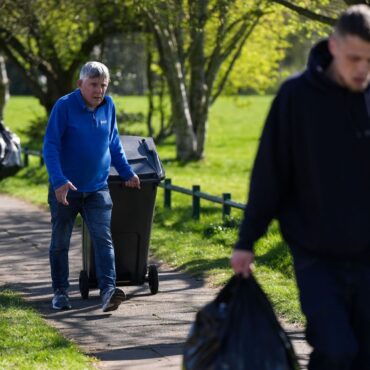 Why is the Birmingham bin strike taking so long to resolve?