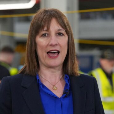 Chancellor to hold tariff crisis talks with top City executives