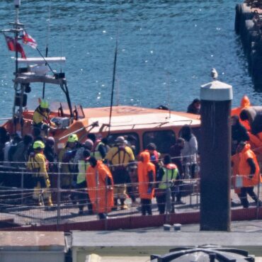 UK in talks to swap small boat migrants for asylum seekers in France