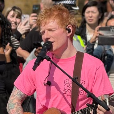 Onlookers ‘strike gold’ after seeing Ed Sheeran gig outside train station