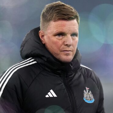 Newcastle boss Eddie Howe recovering from pneumonia in hospital