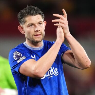 Everton FC ‘strongly condemns’ death threats made against defender after controversial tackle