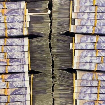 Money laundering gang who exploited Ukraine war jailed after being caught with £190,000 in cash