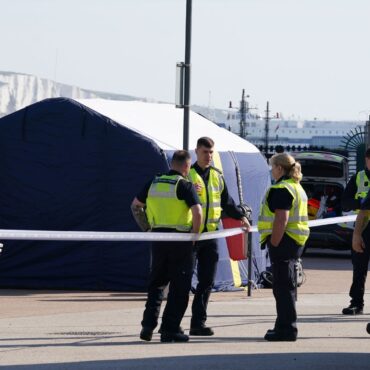 Migrant dies trying to cross Channel in small boat