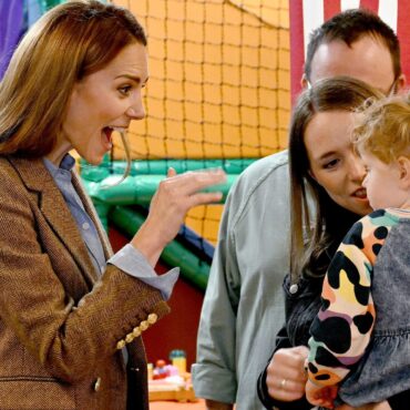 Crowds cheer William and Kate on wedding anniversary visit to Scotland