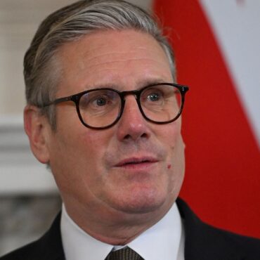 Starmer pledges to shelter UK companies from Trump tariff ‘storm’