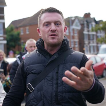 Tommy Robinson loses appeal against sentence