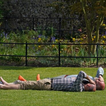 Temperatures could climb to 29C in UK-wide sunny spell, Met Office says