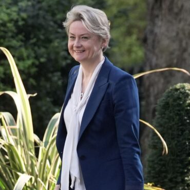 Home secretary denies ‘watering down’ grooming gangs response