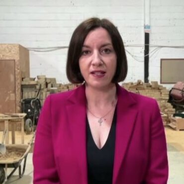 Ministers considering scrapping two-child benefit cap