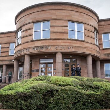 Prison officer who delivered sex offender programmes caught sending messages to girl, 13
