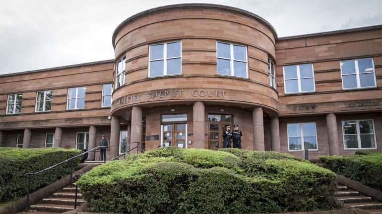 Prison officer who delivered sex offender programmes caught sending messages to girl, 13