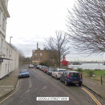 Body found in search for girl missing in River Thames
