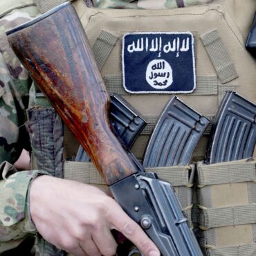 Islamic State fighters who return to the UK ‘must face justice’