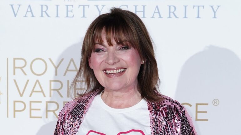 Lorraine Kelly to undergo keyhole surgery