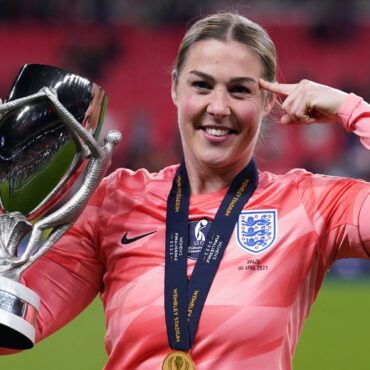 Lioness goalkeeper Mary Earps announces shock England retirement weeks before Euros