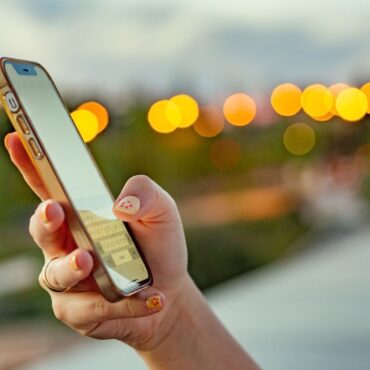 Police urge public to protect their phones from fraudsters – as victim shares experience