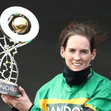 Trailblazing female jockey retires from horse racing