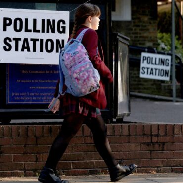 Polls close in thousands of council elections and key by-election test for Starmer