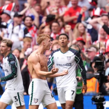 Sunderland end eight-year wait to return to Premier League with dramatic Championship play-off win