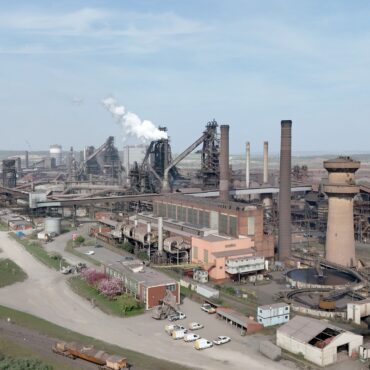 Reynolds discusses British Steel row with Chinese counterpart