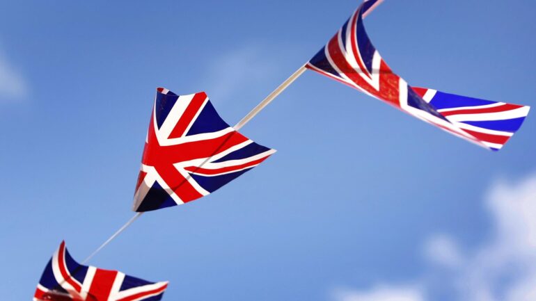 Council apologises amid school Union Flag row