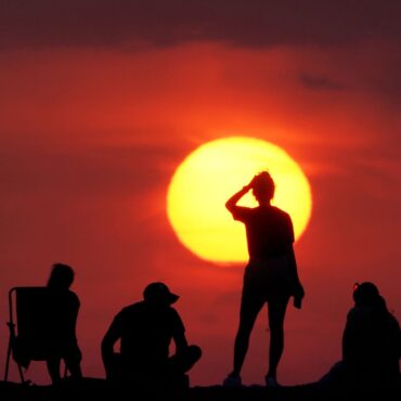UK could see temperatures of 46C or more in the future, Met Office says