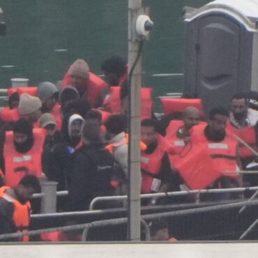 Small boats intercepted for first time this month – as ‘15,000 migrants’ cross Channel so far in 2025