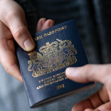 Govt urged to keep citizenship promise to Hong Kongers – after threat to double timeline