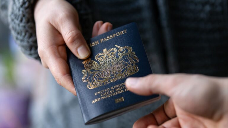 Govt urged to keep citizenship promise to Hong Kongers – after threat to double timeline