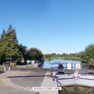Nine injured after boat fire on River Thames